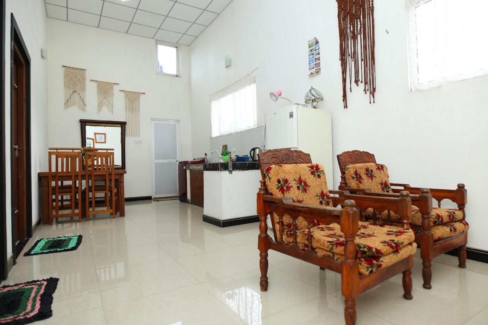 Sujee'S Guest House With Two Bed Rooms Anuradhapura Bagian luar foto
