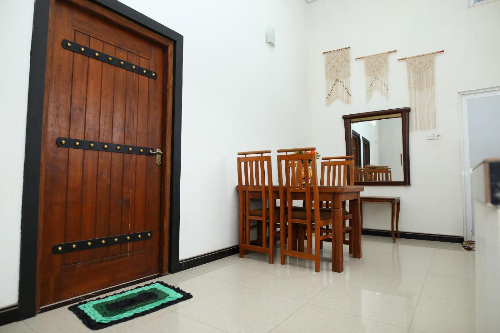 Sujee'S Guest House With Two Bed Rooms Anuradhapura Bagian luar foto