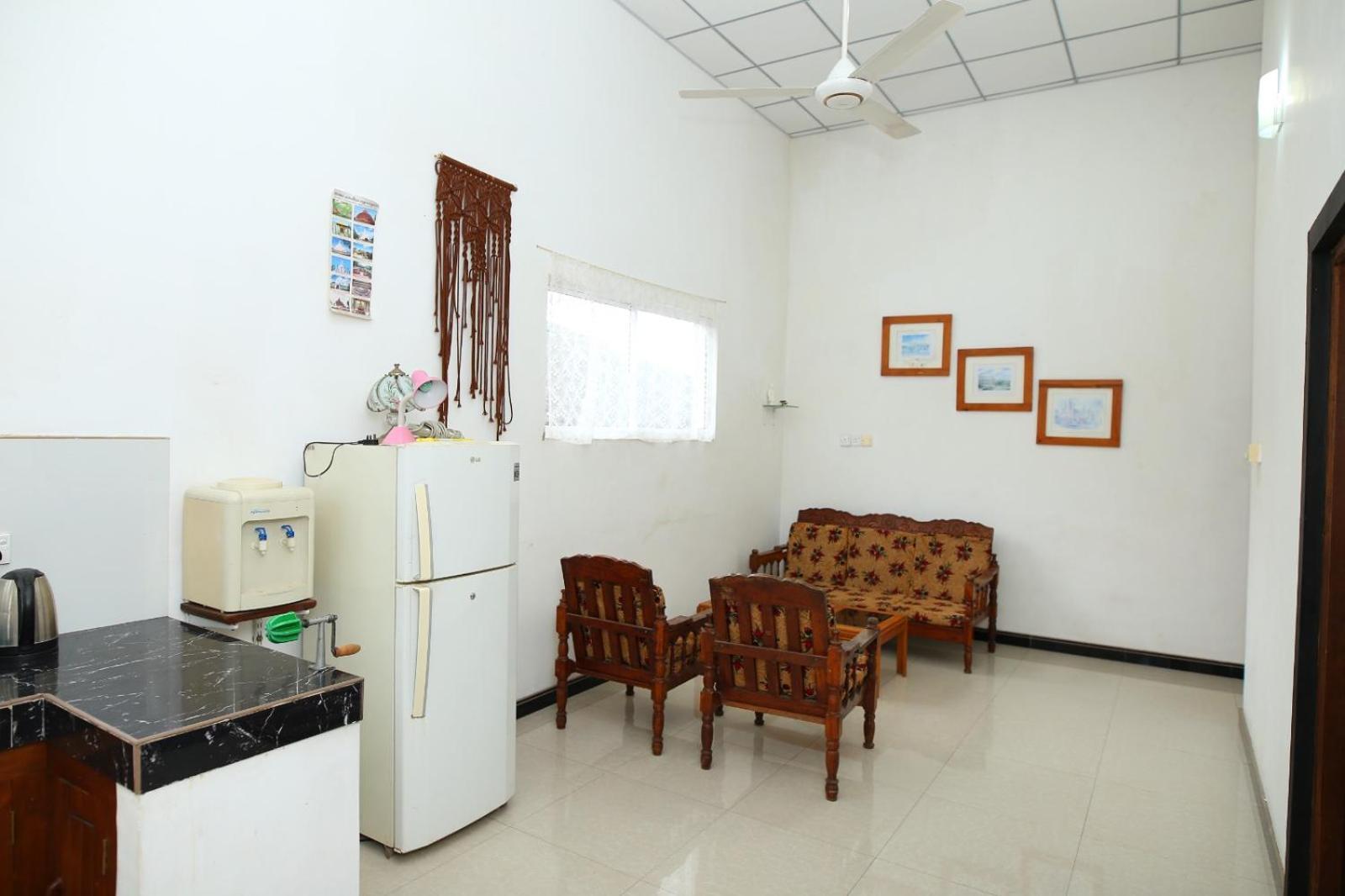 Sujee'S Guest House With Two Bed Rooms Anuradhapura Bagian luar foto