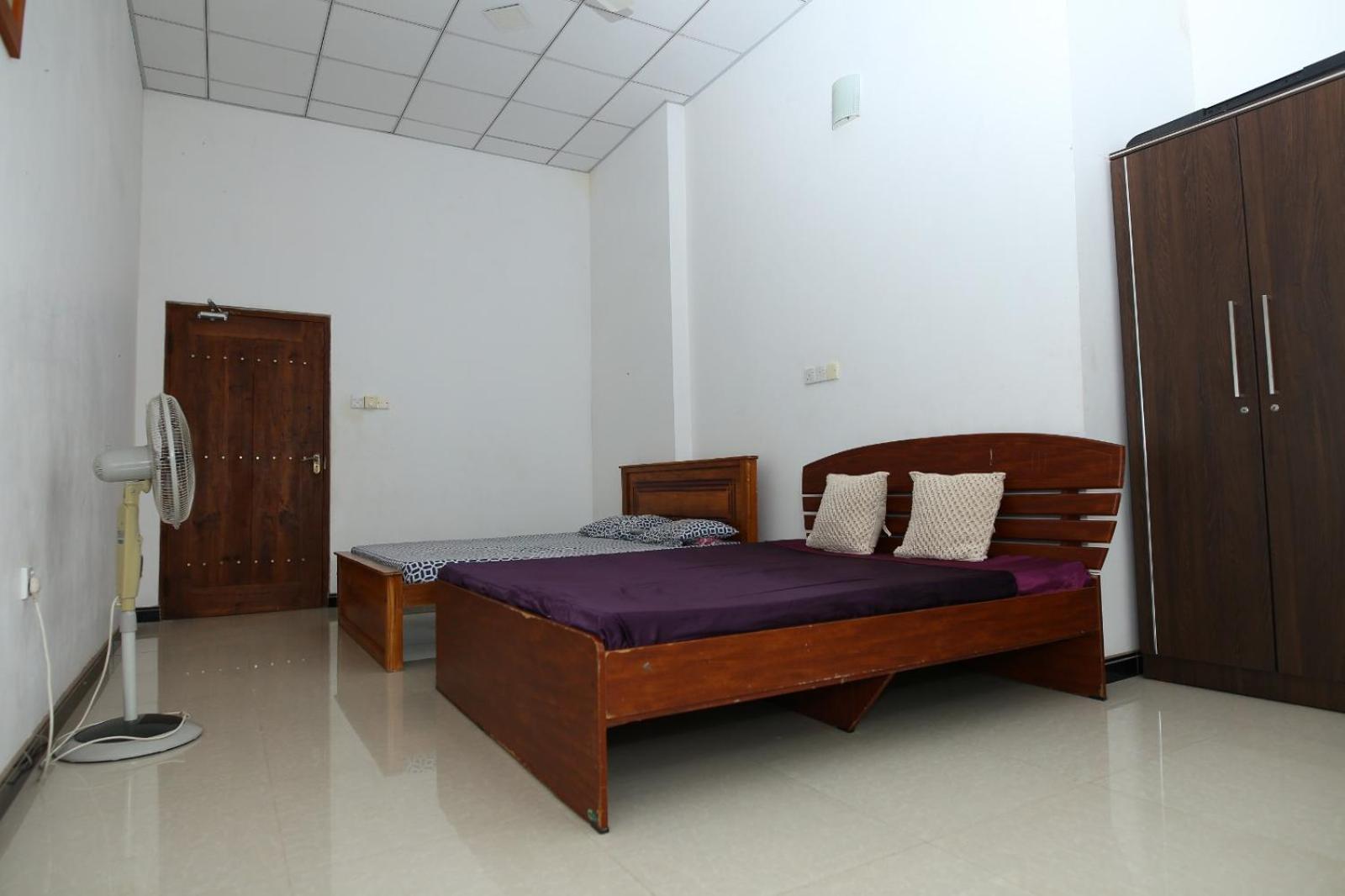 Sujee'S Guest House With Two Bed Rooms Anuradhapura Bagian luar foto