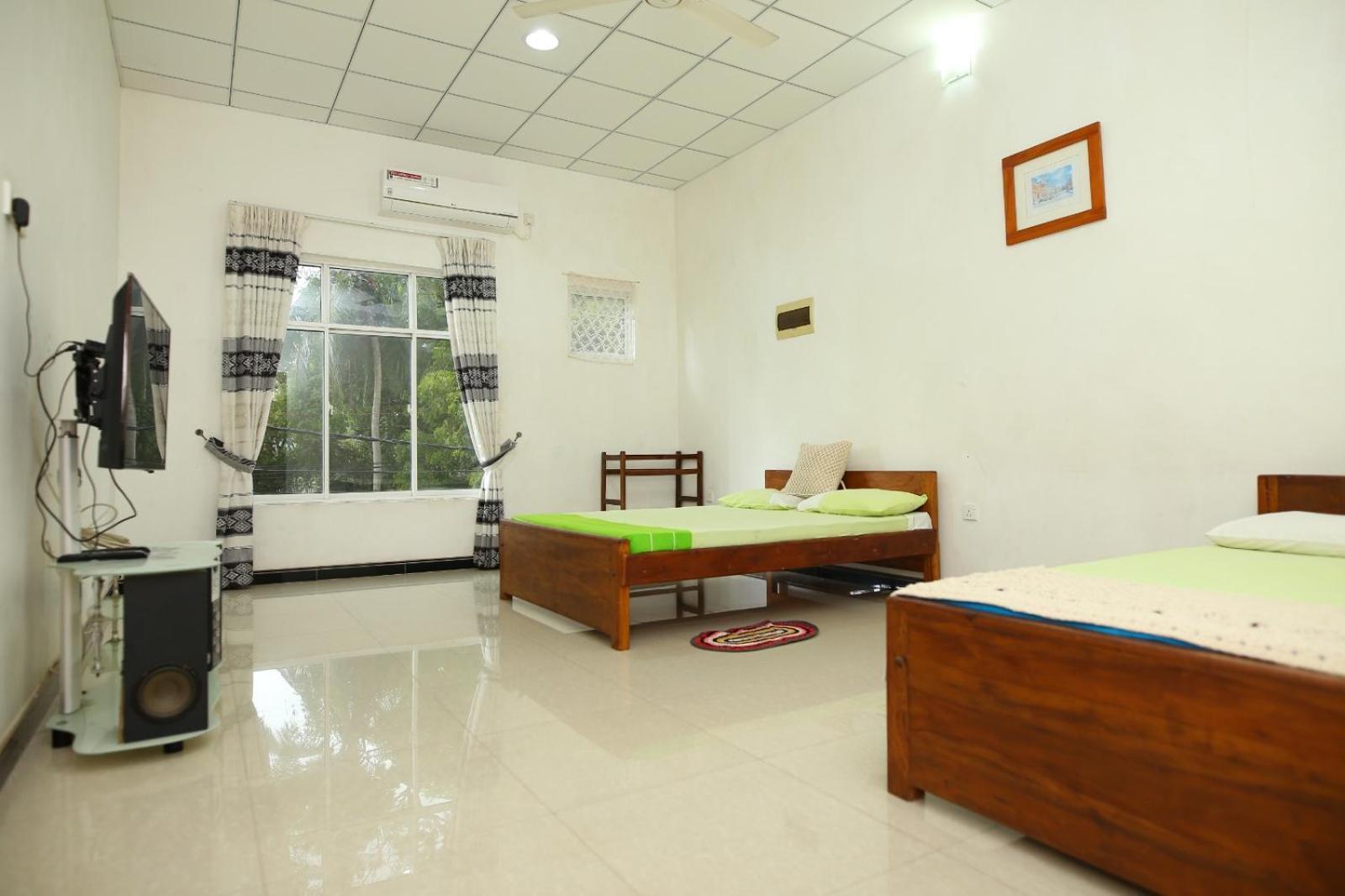 Sujee'S Guest House With Two Bed Rooms Anuradhapura Bagian luar foto