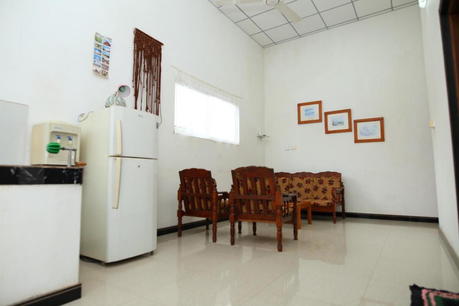 Sujee'S Guest House With Two Bed Rooms Anuradhapura Bagian luar foto