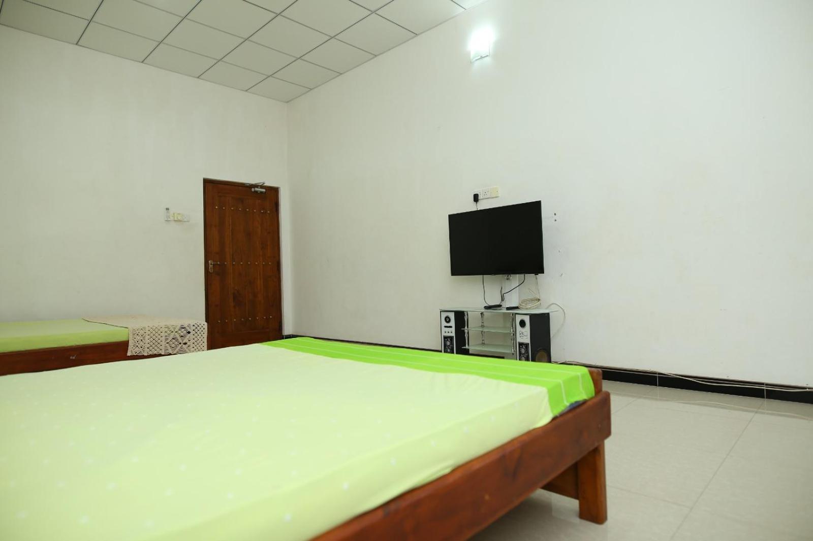 Sujee'S Guest House With Two Bed Rooms Anuradhapura Bagian luar foto